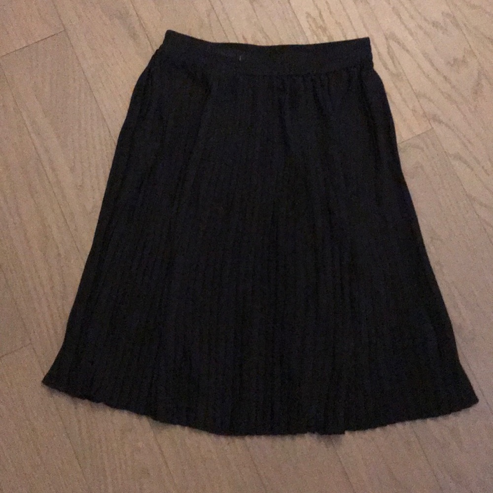 NWT Vince Camuto pleated black skirt!